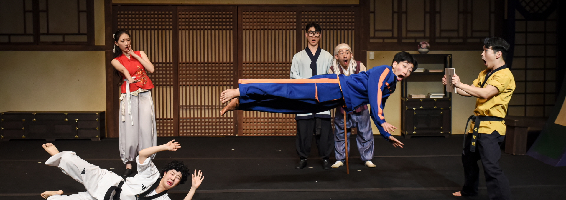 喜剧武术演出《JUMP》
