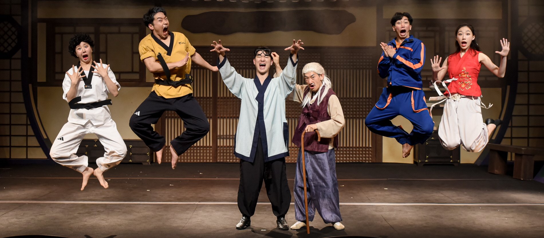 喜剧武术演出《JUMP》