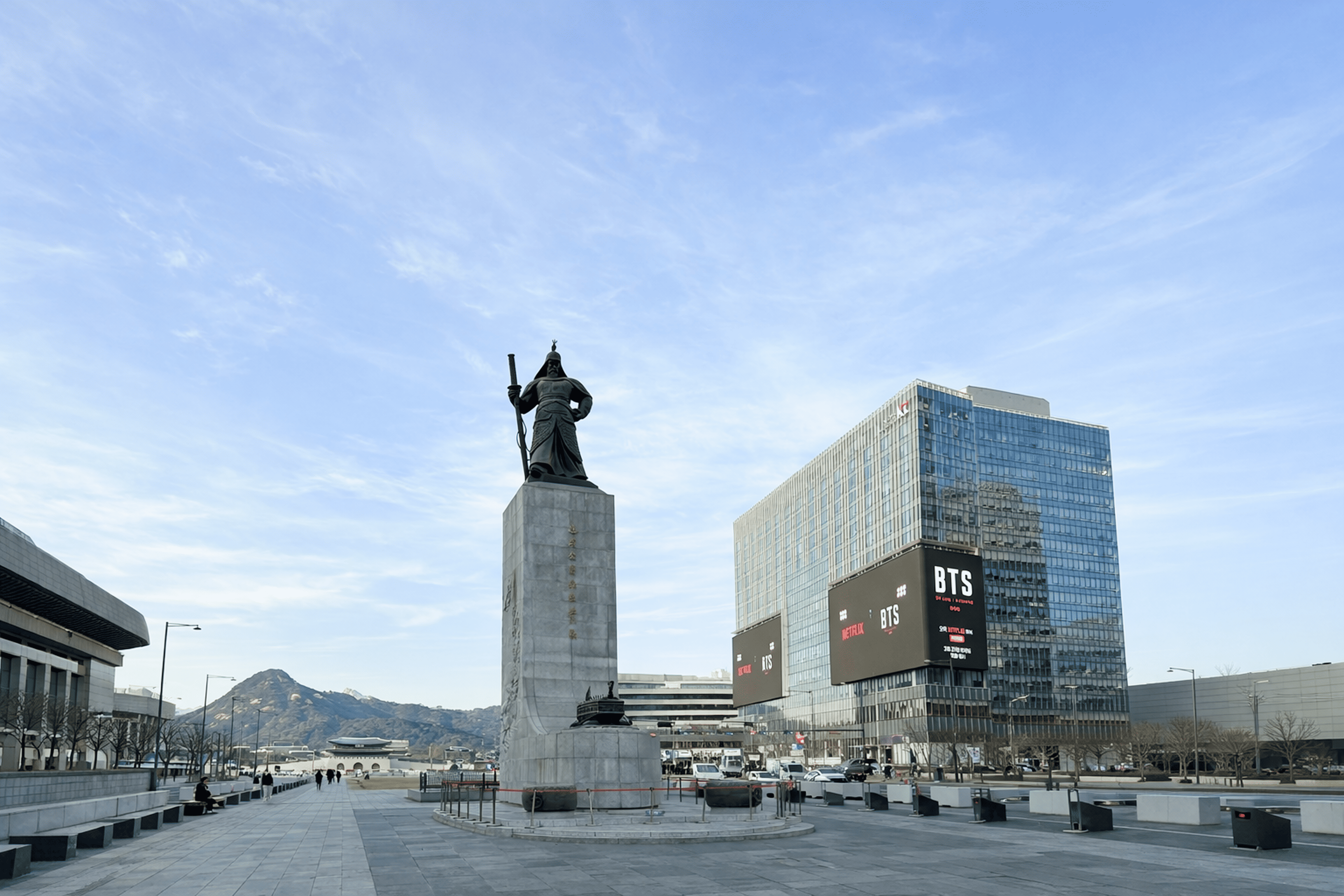 BTS的回归舞台「光化门」，周边到底有多好玩？